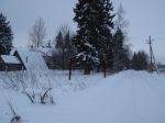 Дорога в деревню. Слева дом и участок, справа- подстанция
